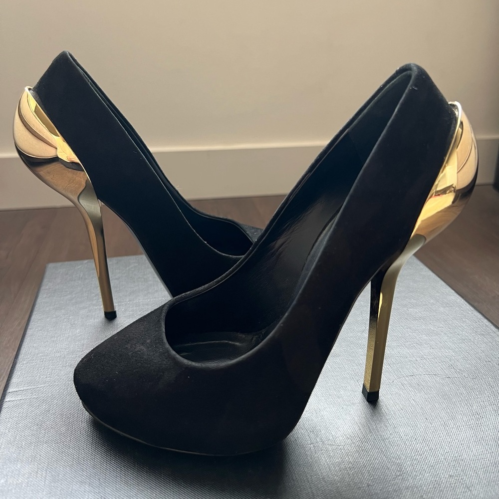 Authentic - Giuseppe - Zanotti black suede pumps with unique artsy gold heels.